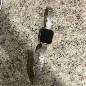Apple Watch SE 2nd Gen - 40MM Starlight